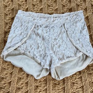 Lacey off-white shorts